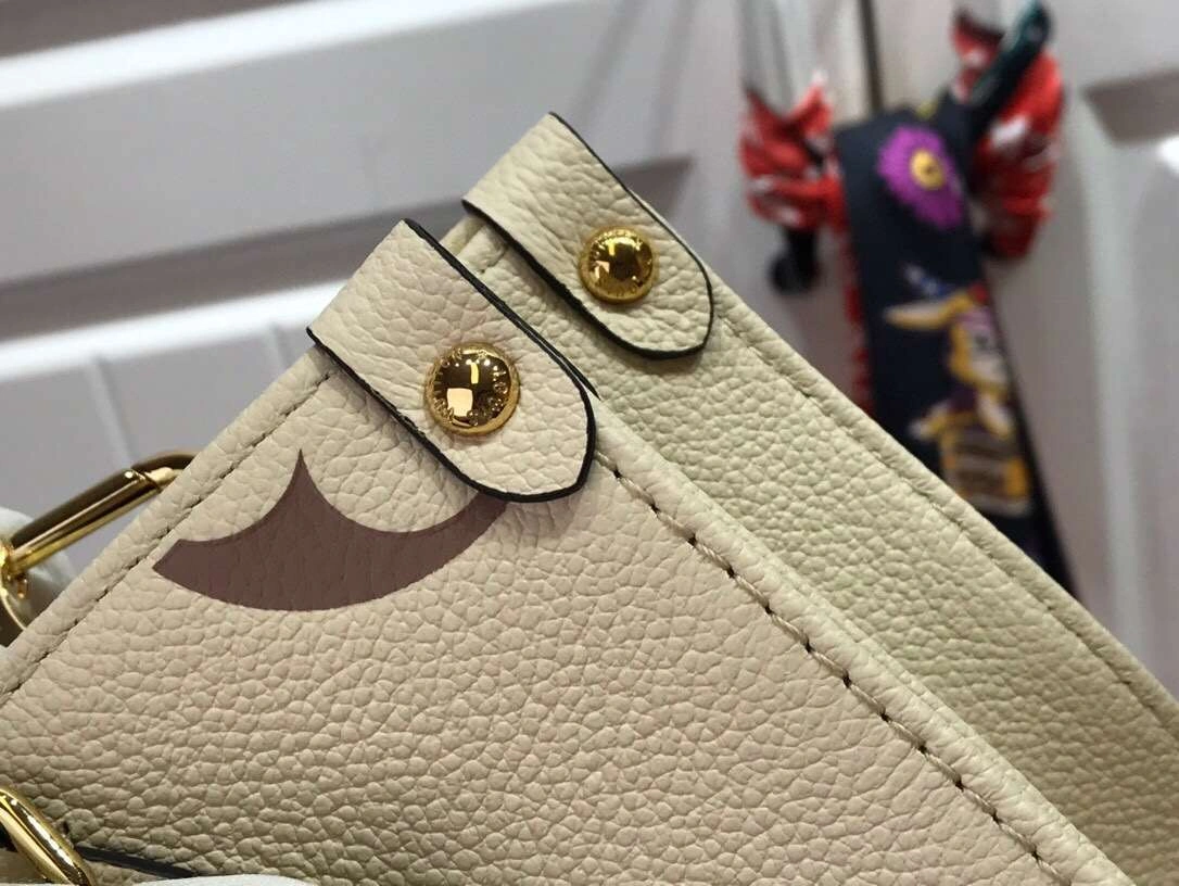 MOMO-- item:174B68D0777-3