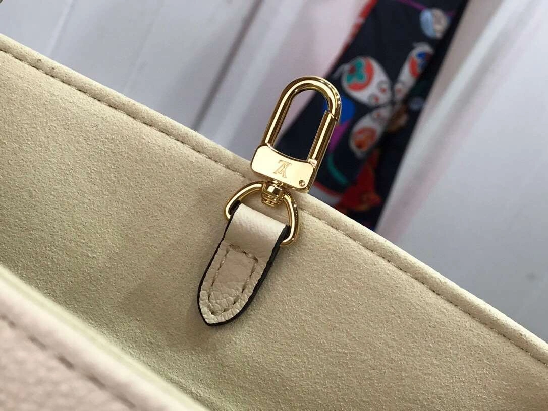 MOMO-- item:174B68D0777-3