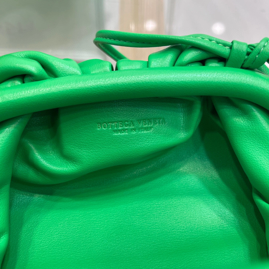 &MOMO-- mini pouch Calfskin item：A-B134H5461T