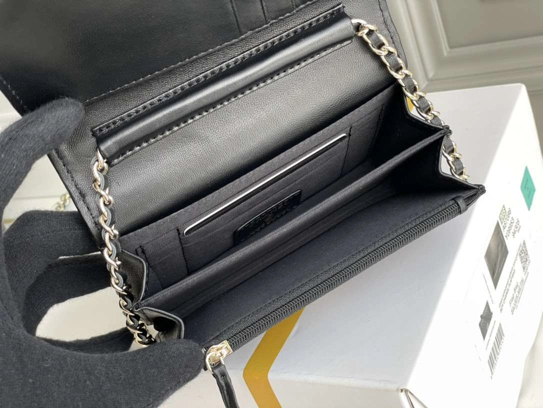*MOMO---mini woc lambskin item : 00B78G2305