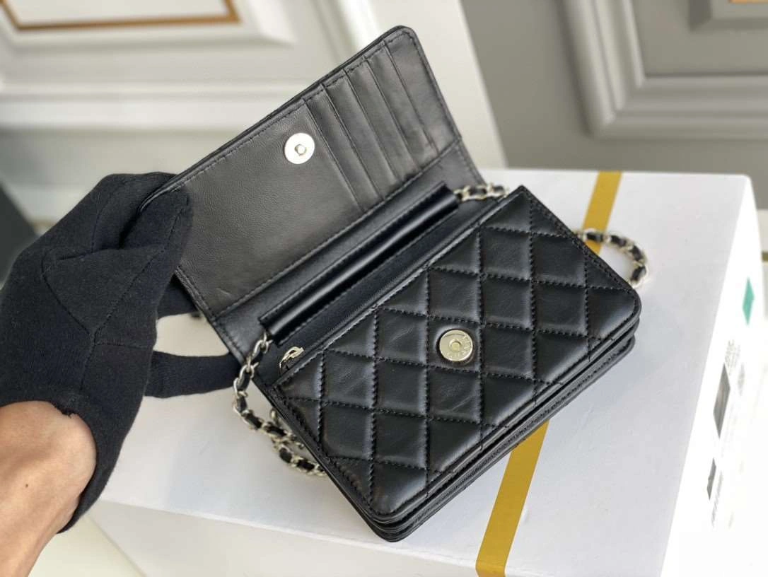 *MOMO---mini woc lambskin item : 00B78G2305
