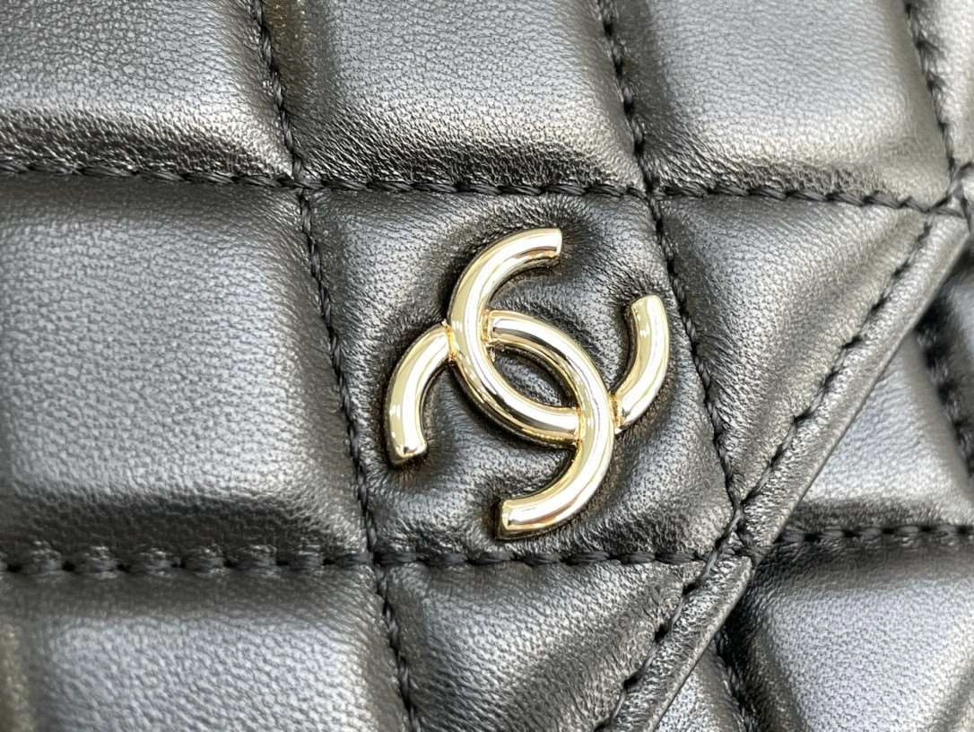 *MOMO---mini woc lambskin item : 00B78G2305