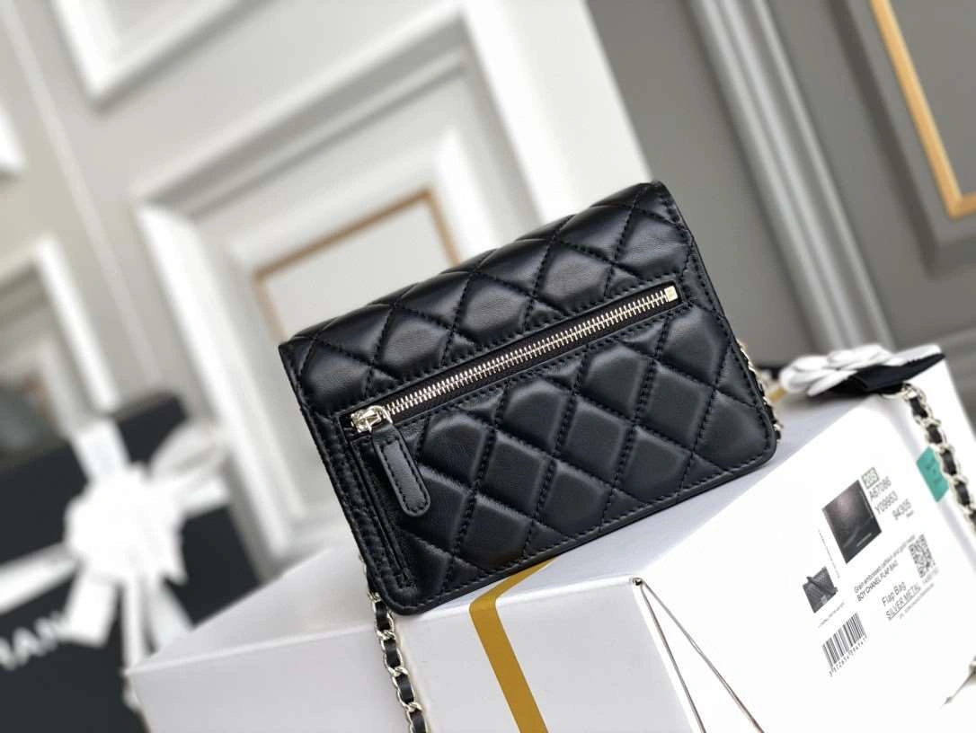 *MOMO---mini woc lambskin item : 00B78G2305