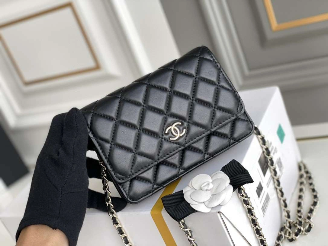 *MOMO---mini woc lambskin item : 00B78G2305