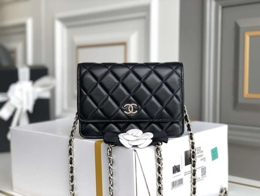 *MOMO---mini woc lambskin item : 00B78G2305