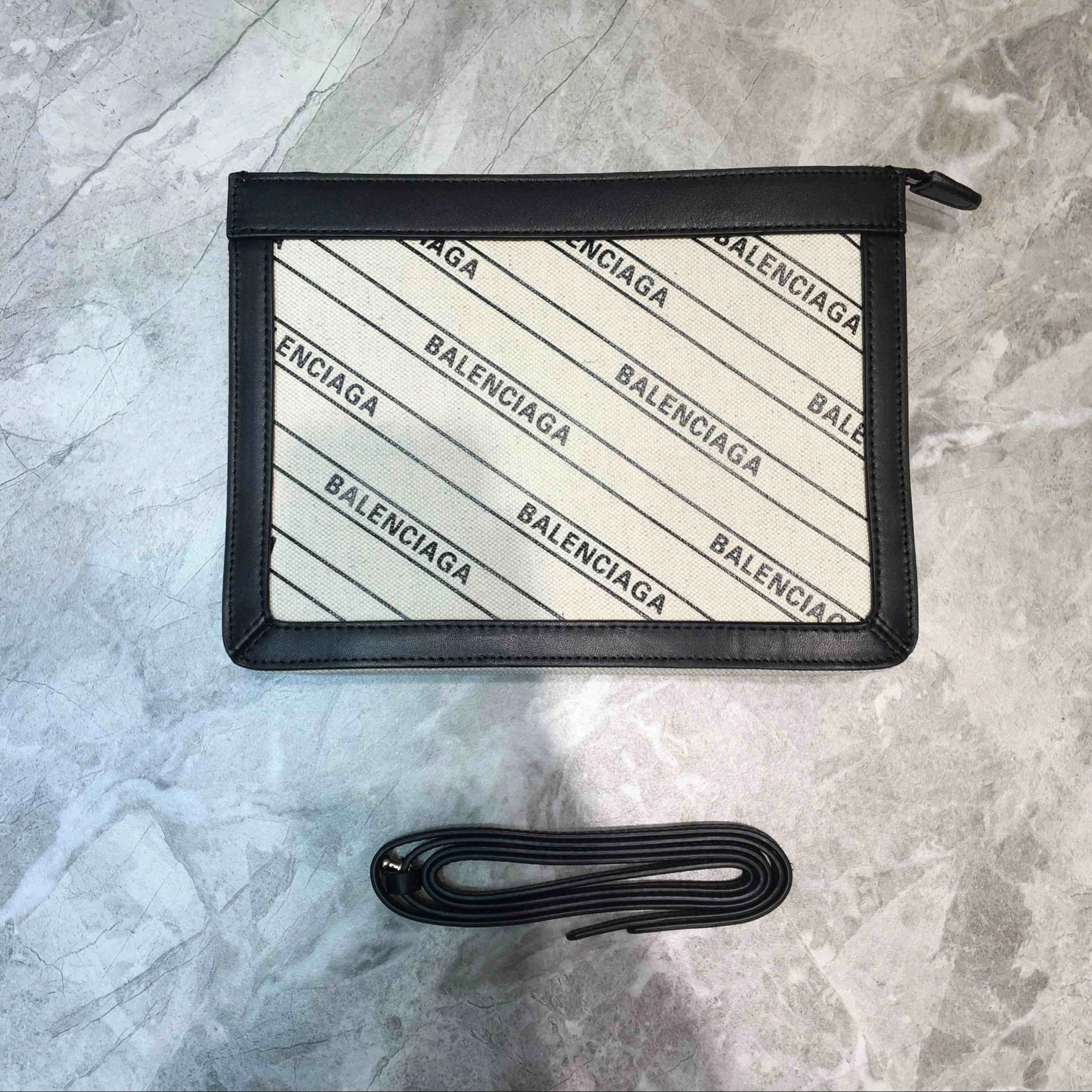 *MOMO-- nevy box high quality version item : 202B41K2747-2