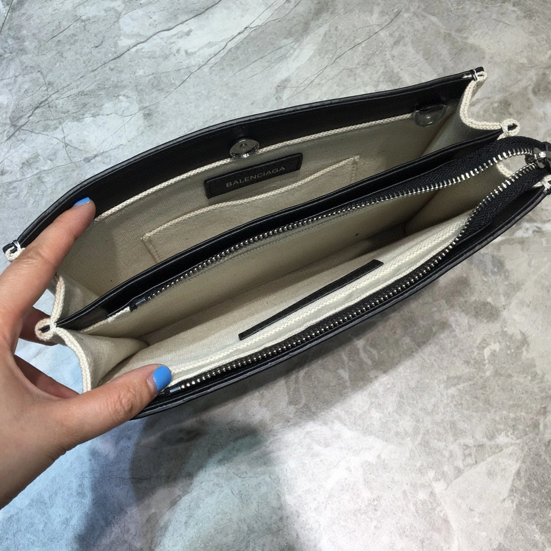 *MOMO-- nevy box high quality version item : 202B41K2747-2