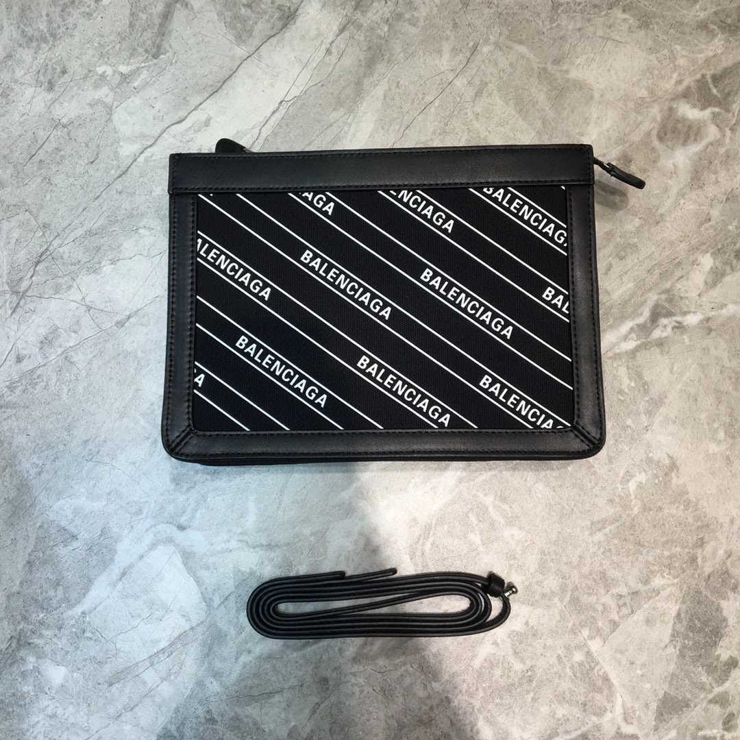 *MOMO-- nevy box high quality version item : 202B41K2747-2