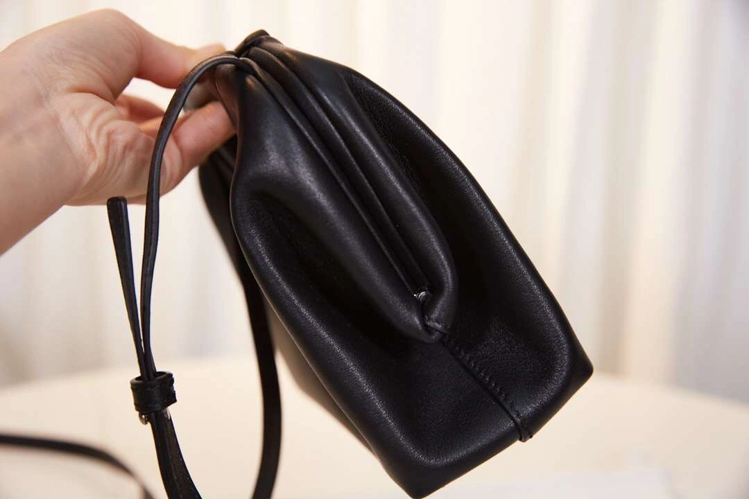 MOMO-- triangle 2021 2colour item：063B108E1012-2