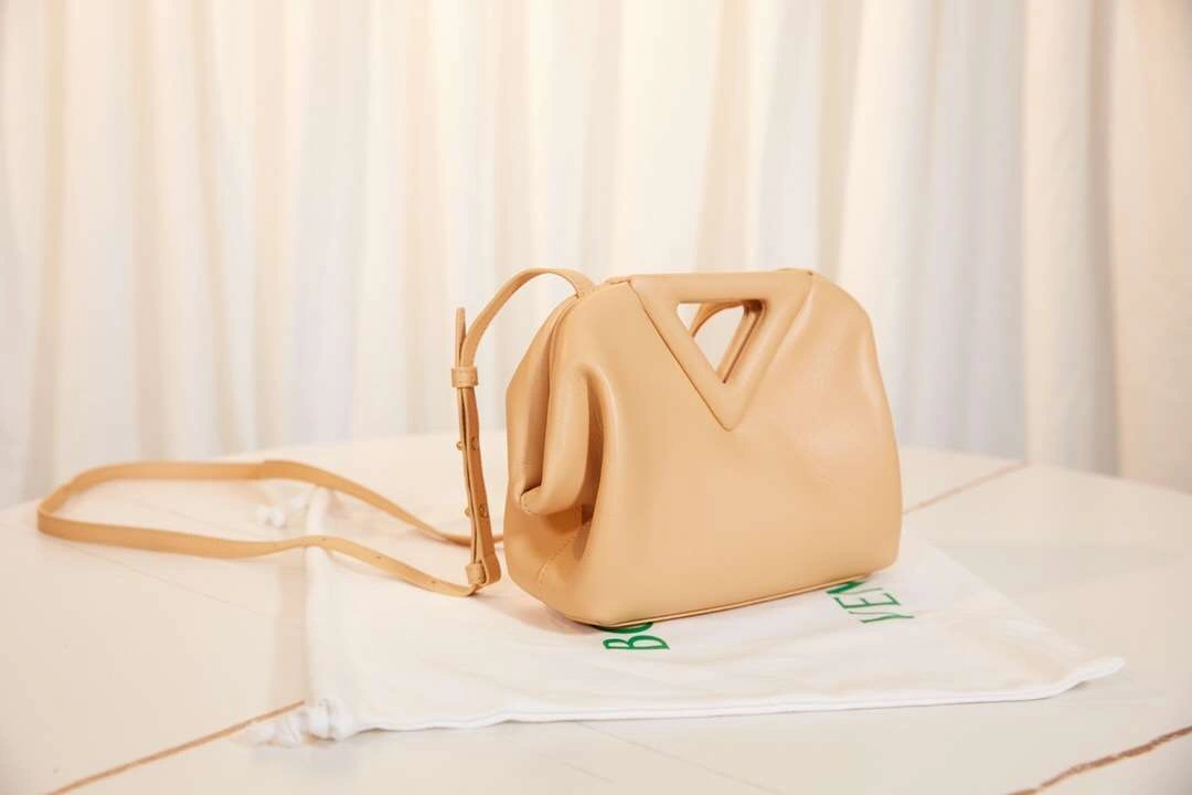 MOMO-- triangle 2021 2colour item：063B108E1012-2