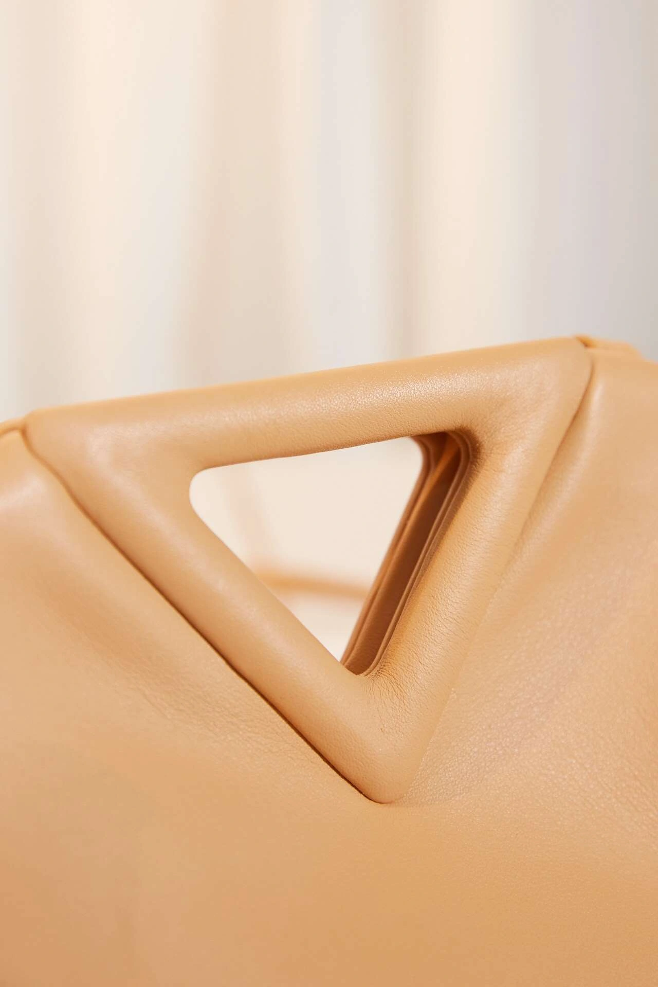 MOMO-- triangle 2021 2colour item：063B108E1012-2
