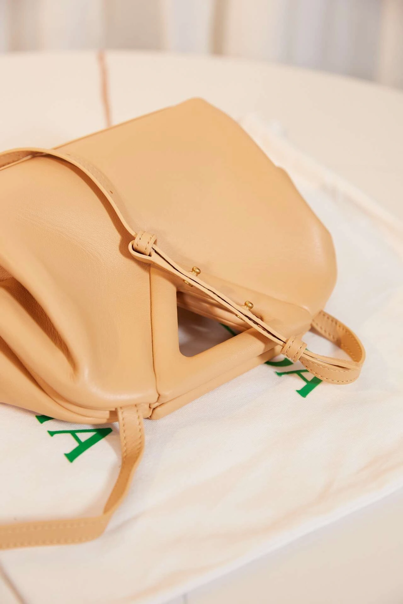 MOMO-- triangle 2021 2colour item：063B108E1012-2