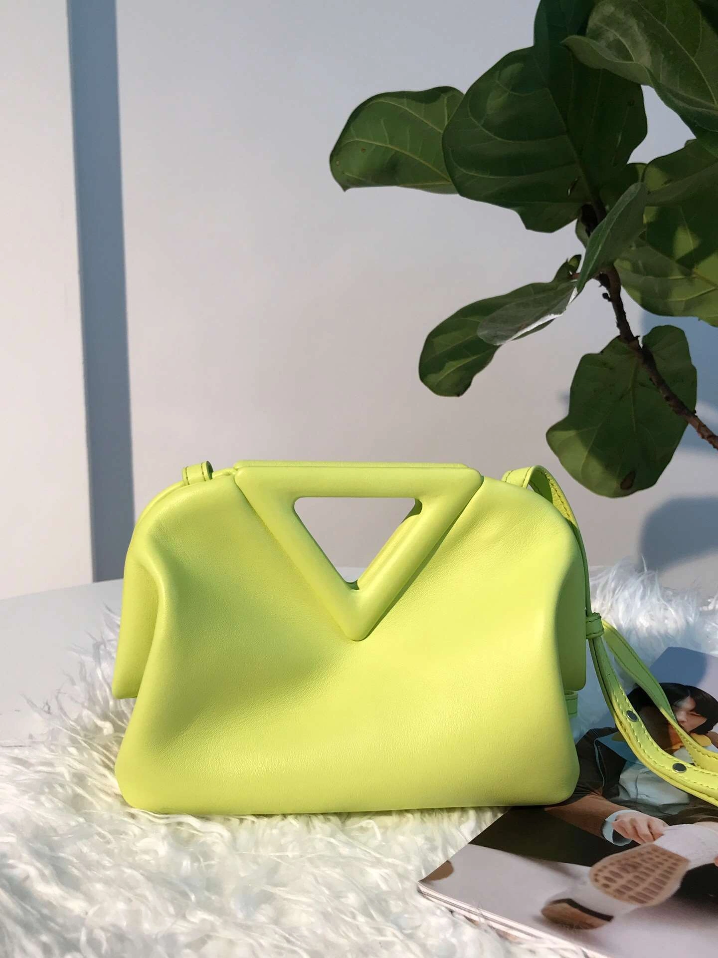 MOMO-- triangle 2021 3colour item：063B108E1010-3