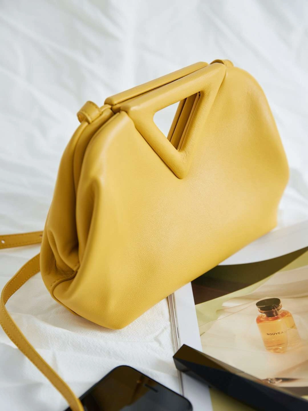 MOMO-- triangle 2021 3colour item：063B108E1011-3