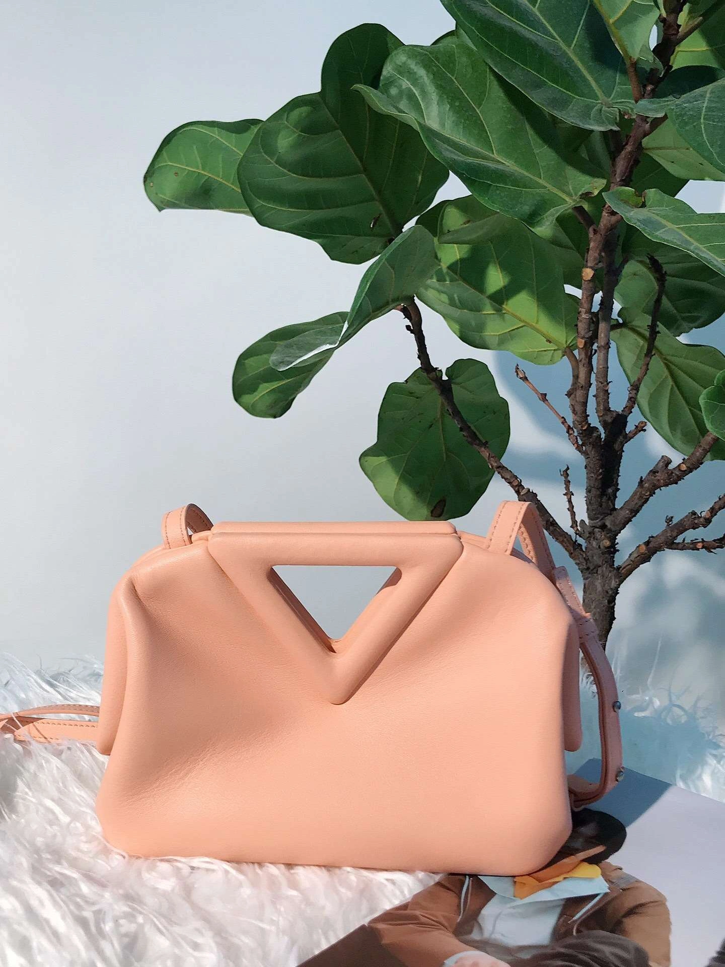 MOMO-- triangle 2021 3colour item：063B108E1011-3