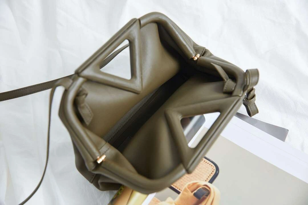 MOMO-- triangle 2021 3colour item：063B108E1011-3