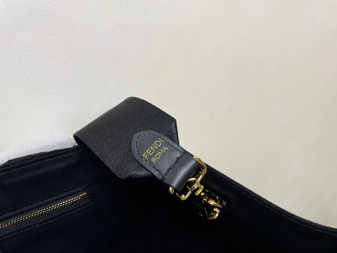MOMO- 1006688-1A04582-1B00F FENDACE item：B-B063G0631C