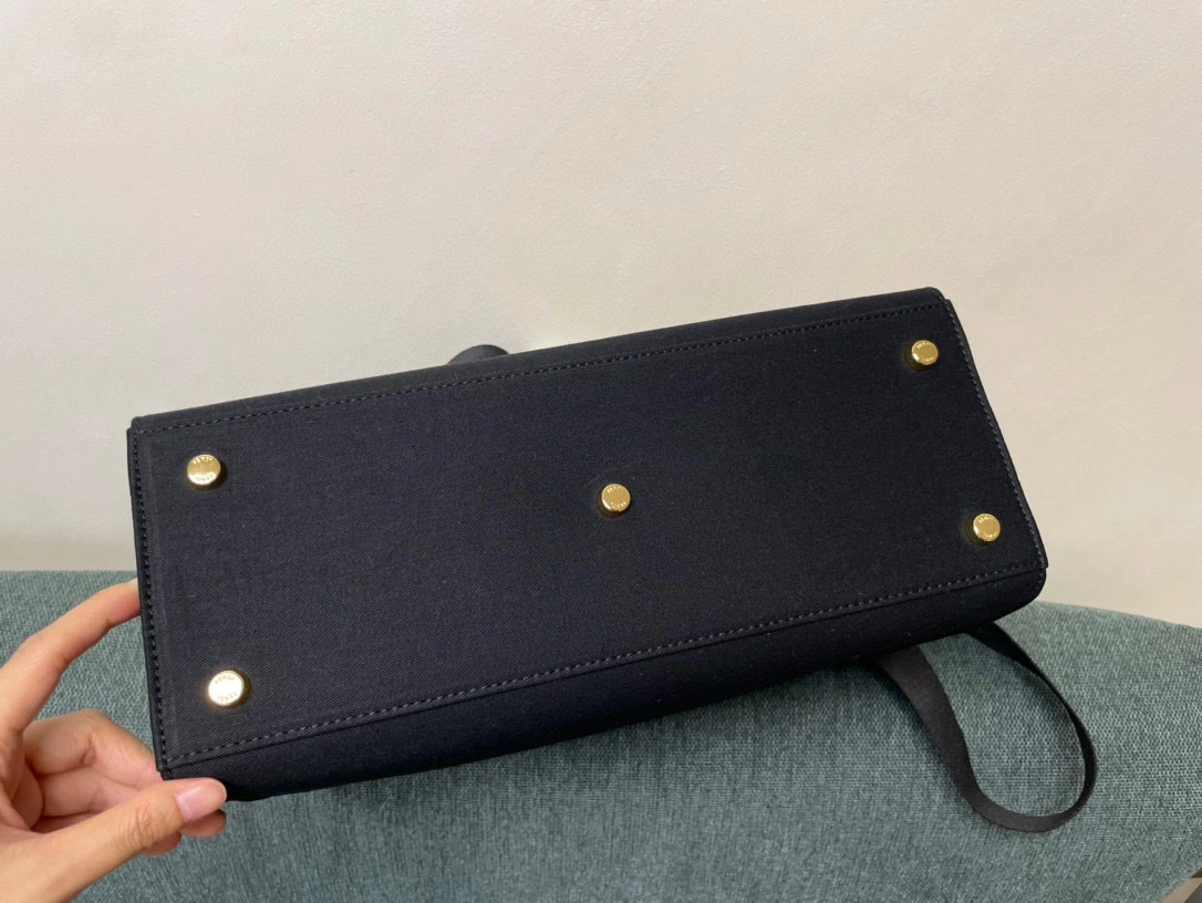MOMO- 1006688-1A04582-1B00F FENDACE item：B-B063G0631C