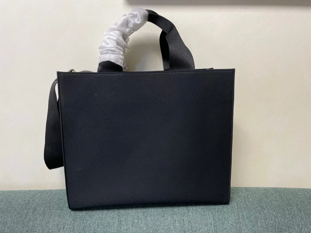 MOMO- 1006688-1A04582-1B00F FENDACE item：B-B063G0631C