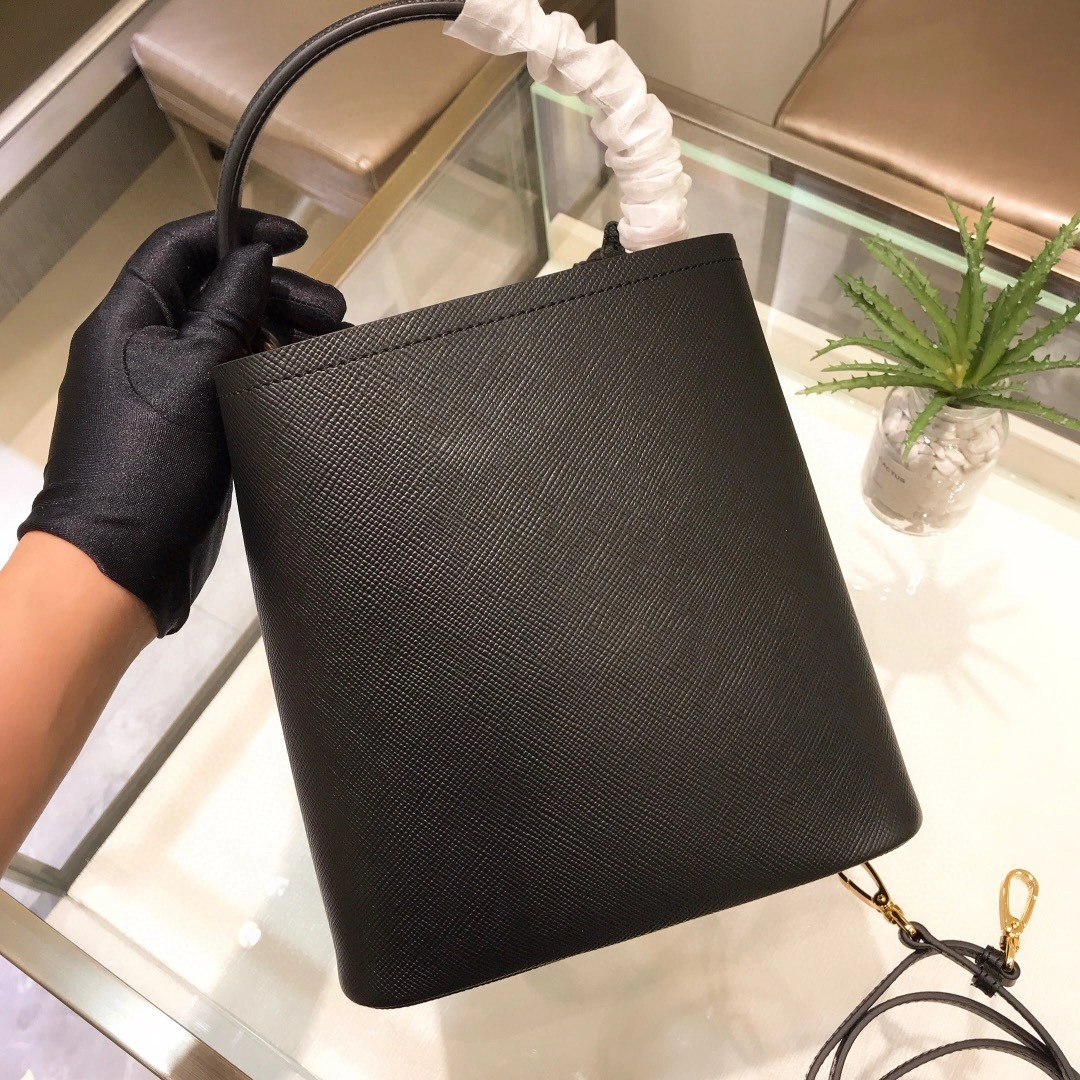 MOMO- 1BA212_2ERX_F0LJ4_V_OOO 1BA212-2ERX-F0LJ4-OOO cowhide item : B-B598E1746W