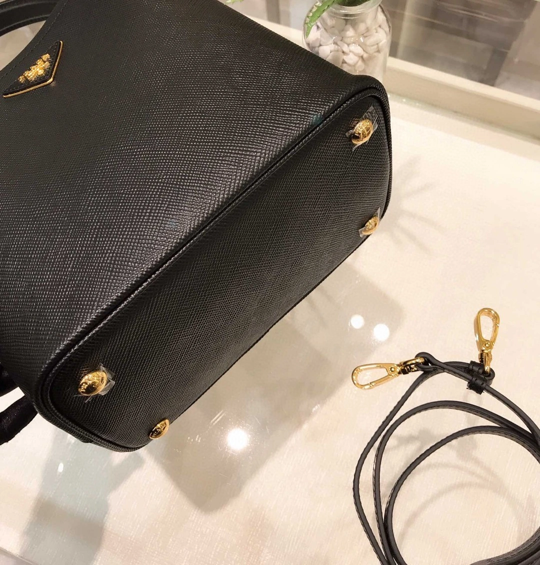 MOMO- 1BA212_2ERX_F0LJ4_V_OOO 1BA212-2ERX-F0LJ4-OOO cowhide item : B-B598E1746W