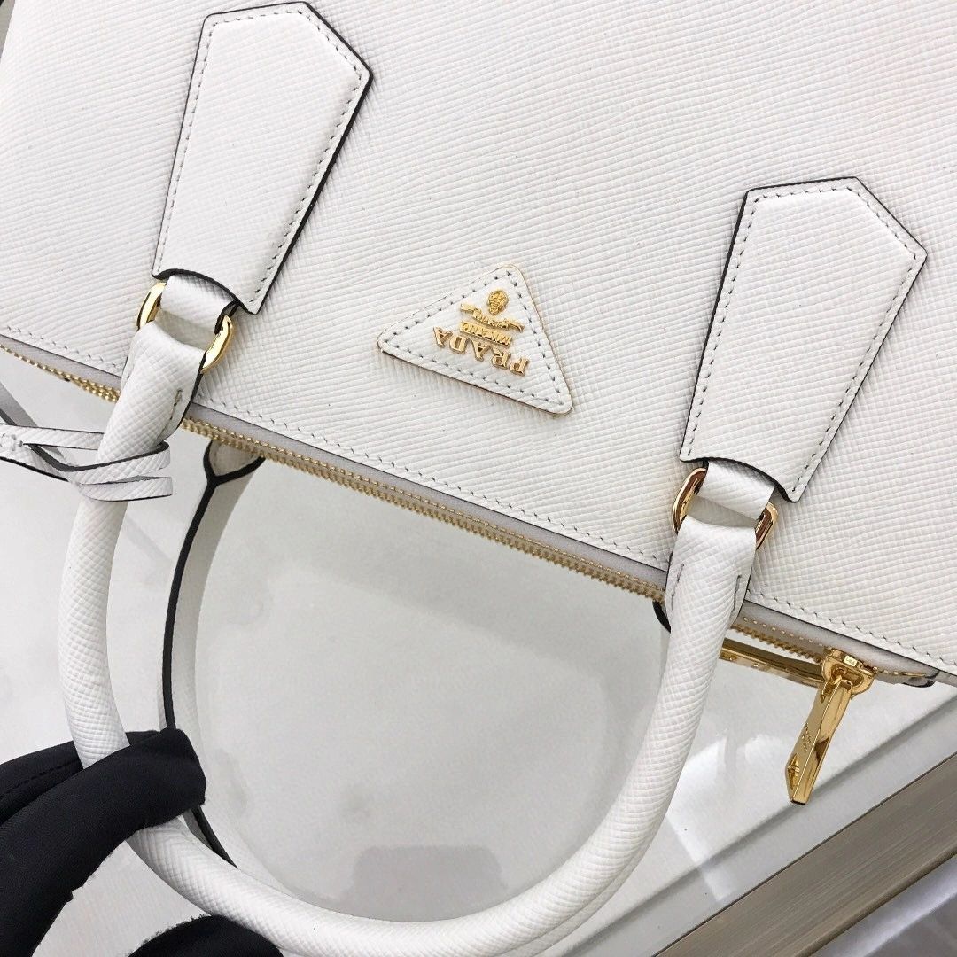 MOMO- 1BA232-2A4A-F0009-V-OOO Galleria Saffiano item : B-B598E1522W
