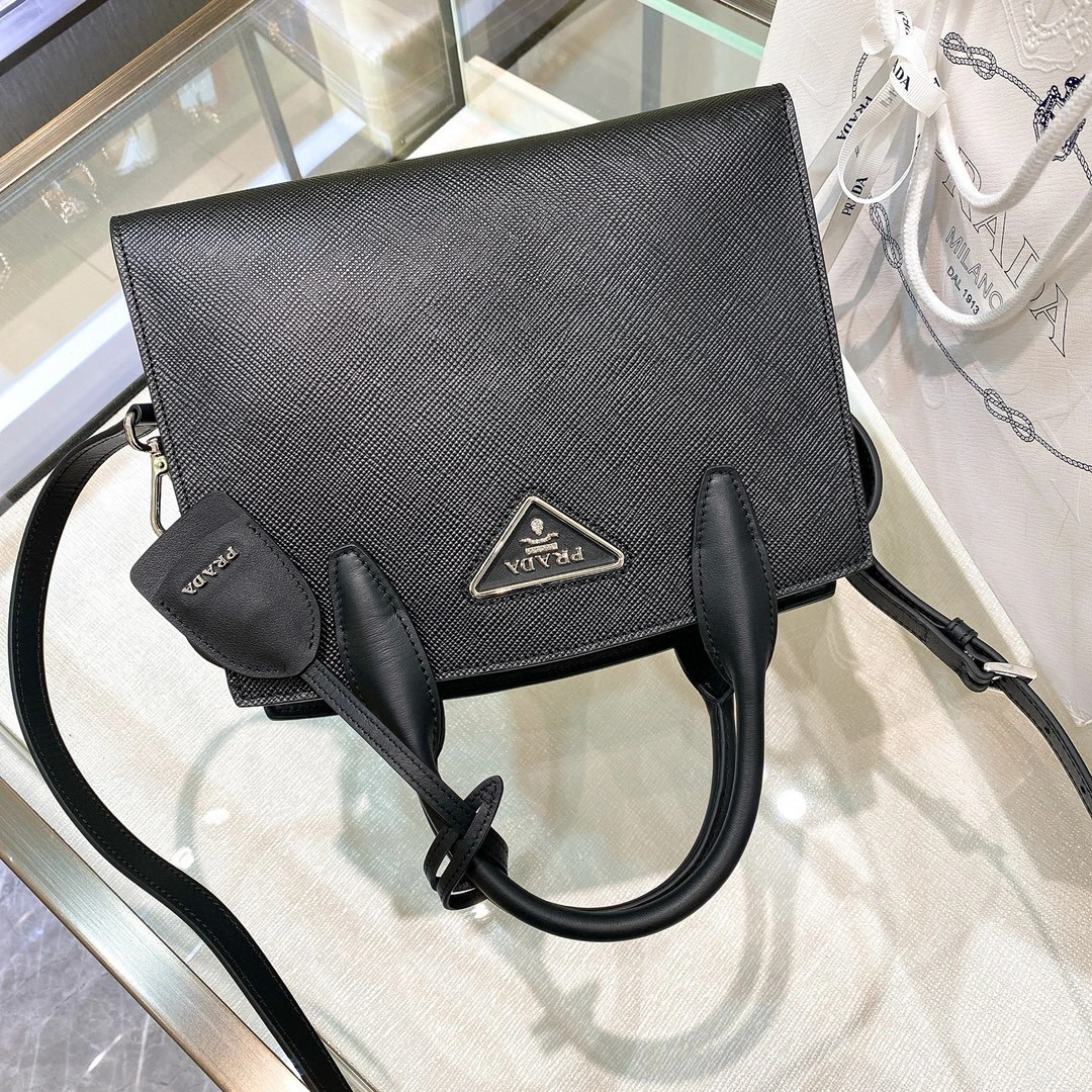 MOMO- 1BA297-2ERX-F0002-V-NO7 cowhide Kristen item : B-B598E1524W