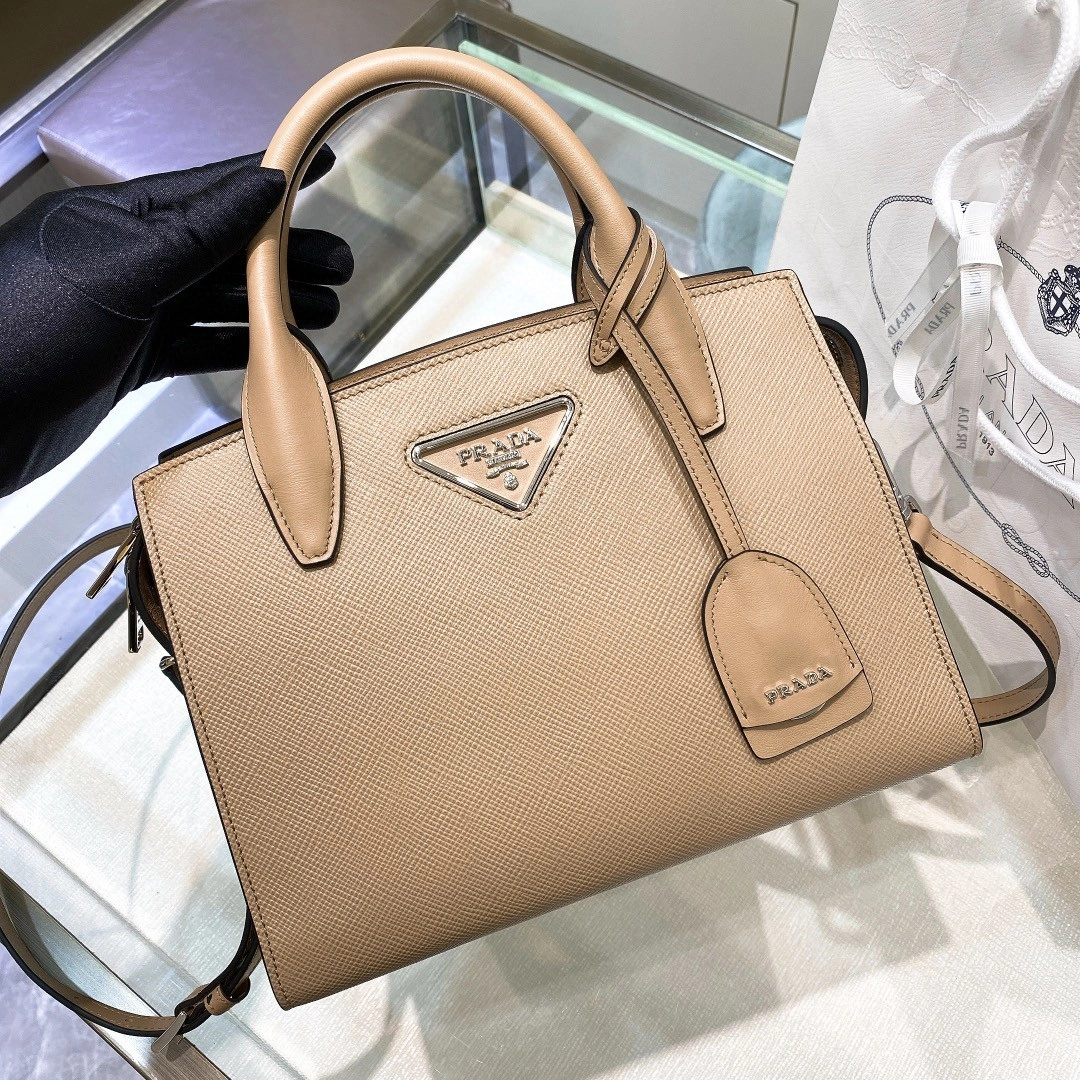MOMO- 1BA297-2ERX-F0770-V-NO7 cowhide Kristen item : B-B598E1529W
