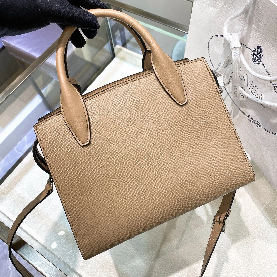 MOMO- 1BA297-2ERX-F0770-V-NO7 cowhide Kristen item : B-B598E1529W
