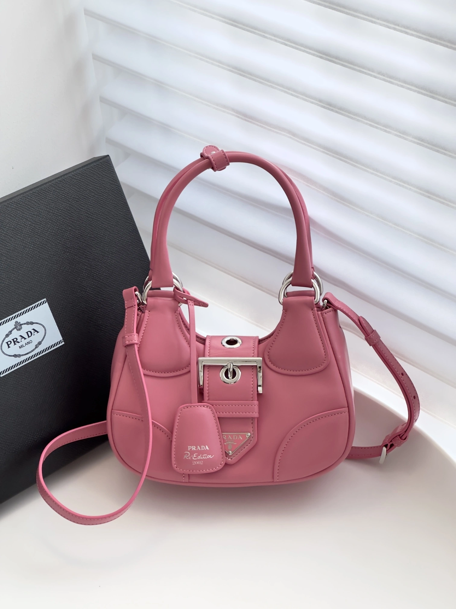 MOMO- 1BA381_2DYI_F0410_V_OOM item:D-B000A1588