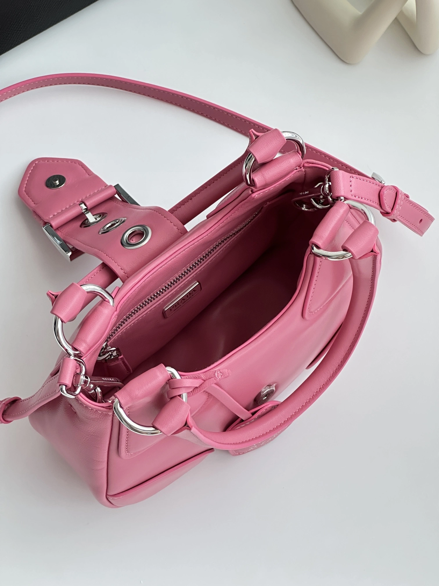 MOMO- 1BA381_2DYI_F0410_V_OOM item:D-B000A1588