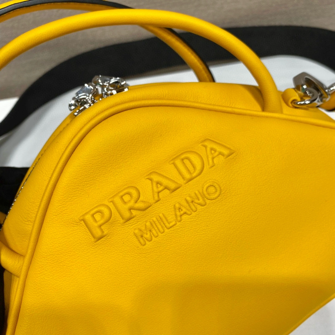 MOMO- 1BB082_2BYA_F0377_V_NEO calfskin item：B-B000E2404C