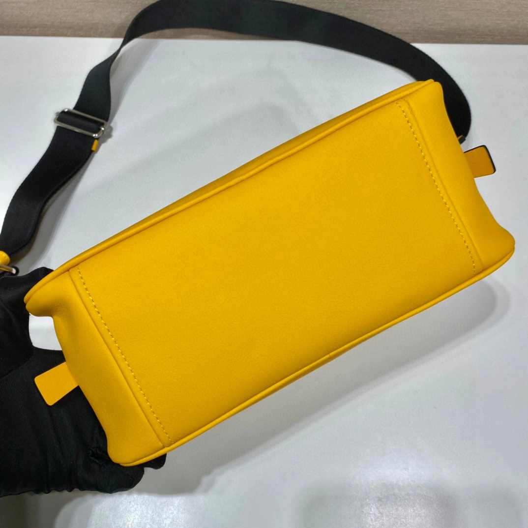 MOMO- 1BB082_2BYA_F0377_V_NEO calfskin item：B-B000E2404C