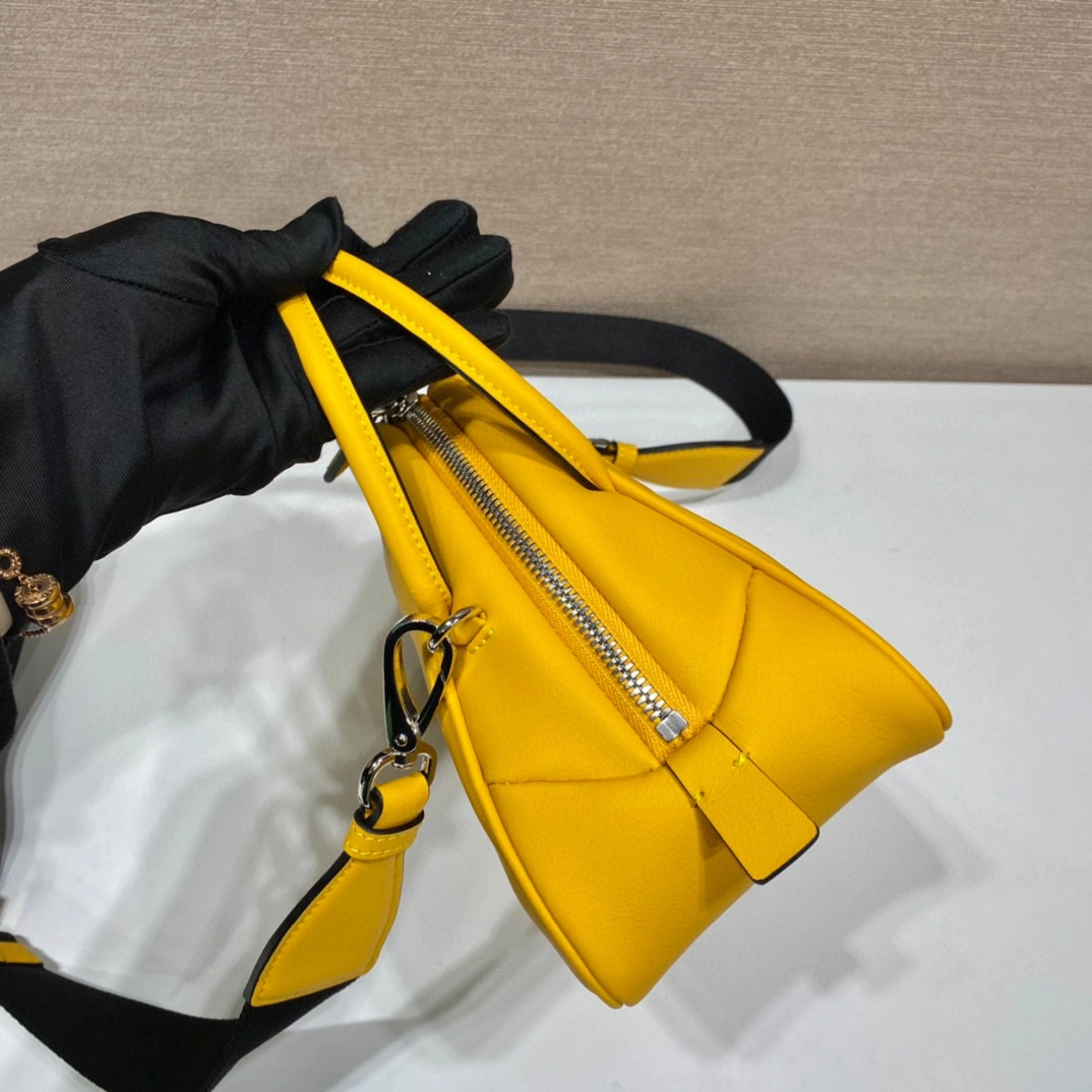 MOMO- 1BB082_2BYA_F0377_V_NEO calfskin item：B-B000E2404C