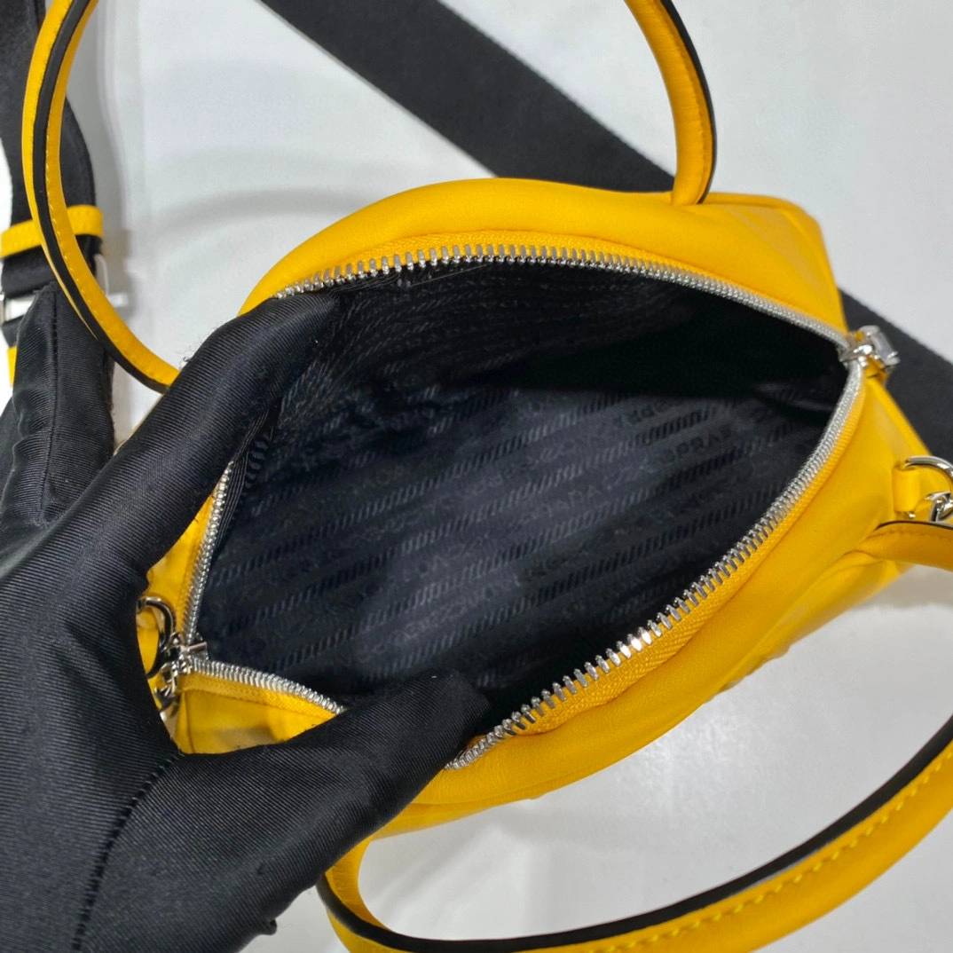 MOMO- 1BB082_2BYA_F0377_V_NEO calfskin item：B-B000E2404C
