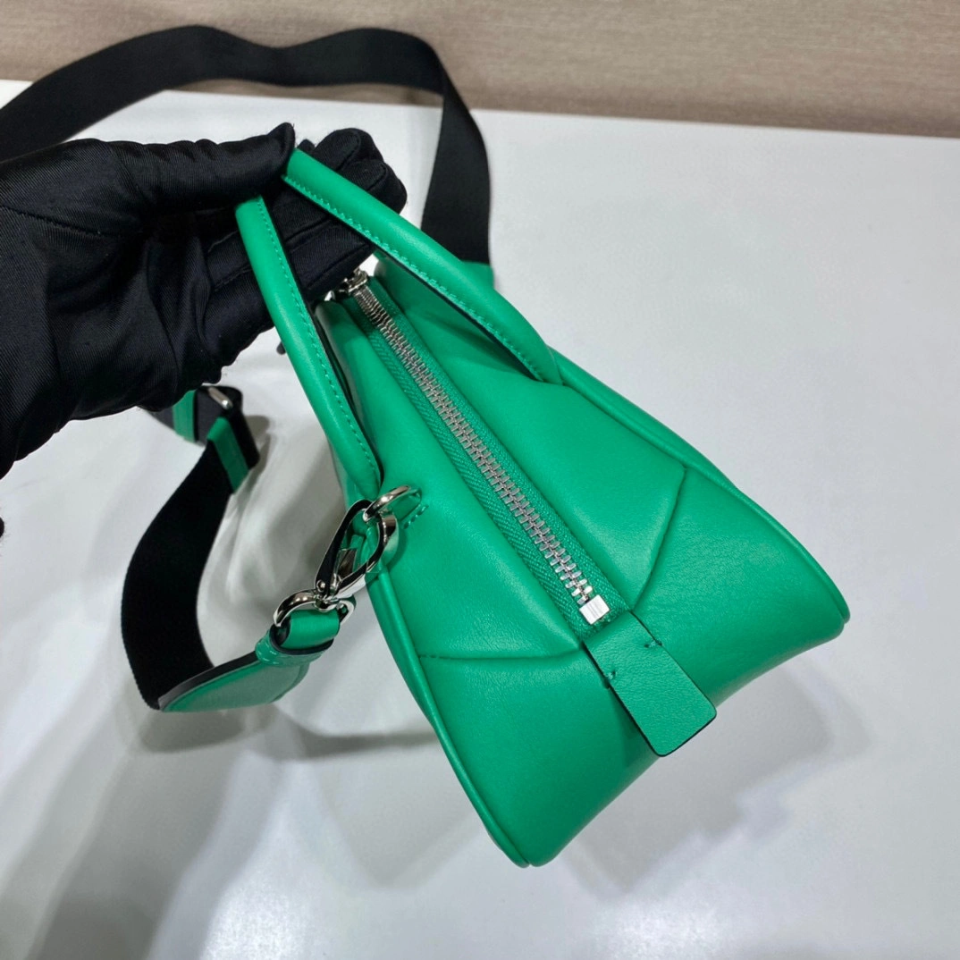 MOMO- 1BB082_2BYA_F0458_V_NEO calfskin item：B-B000E2418C