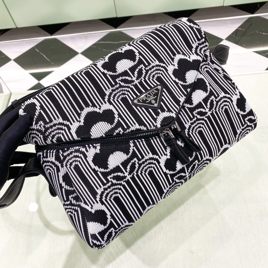 MOMO- 1BC165-2DX1-F02JQ cowhide Signaux item : B-B598E1509W