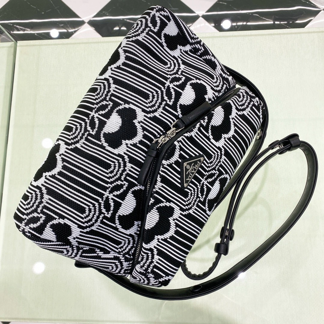 MOMO- 1BC165-2DX1-F02JQ cowhide Signaux item : B-B598E1509W