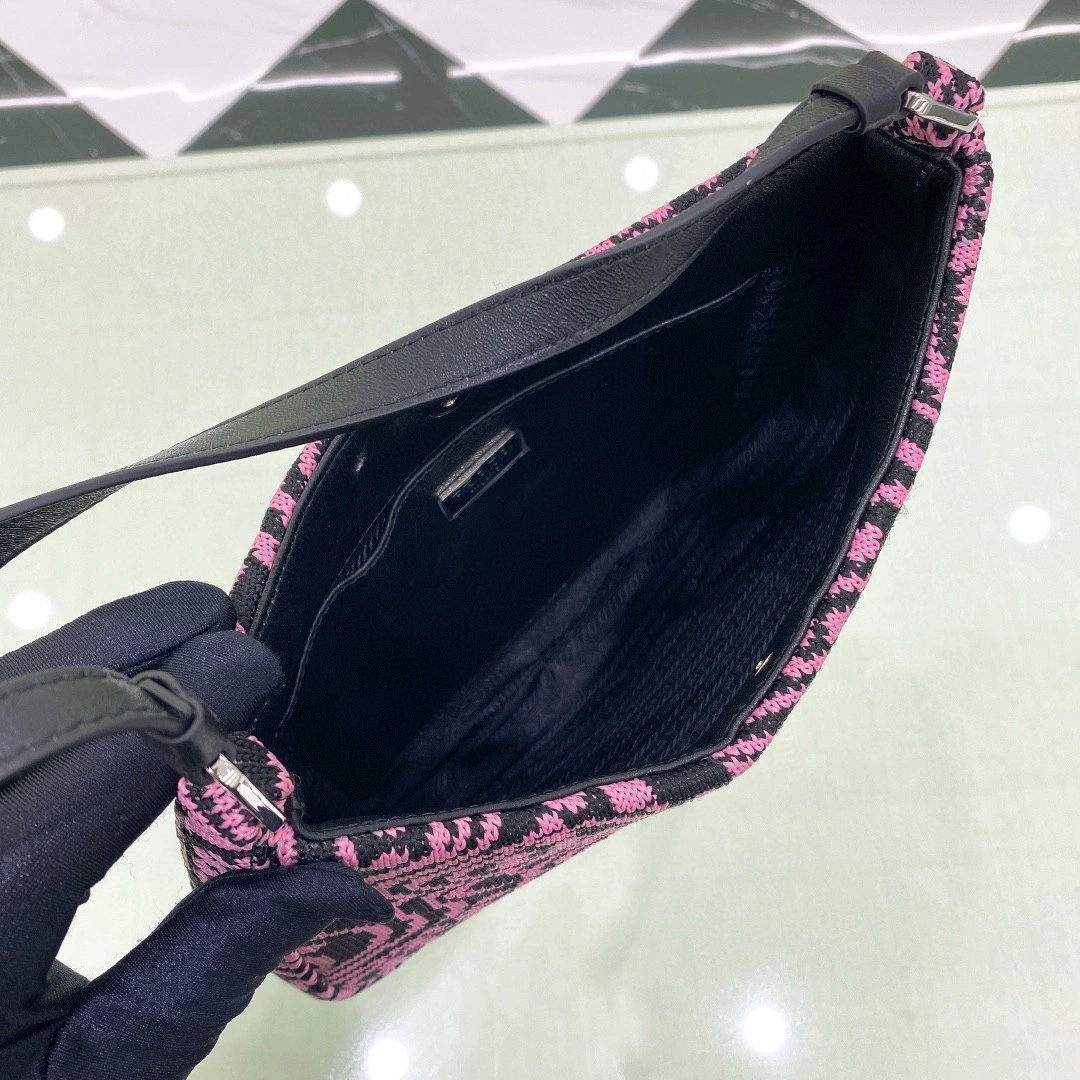MOMO- 1BC499-2DX1-F02JR-V-OOO Cleo item : B-B598E1511W