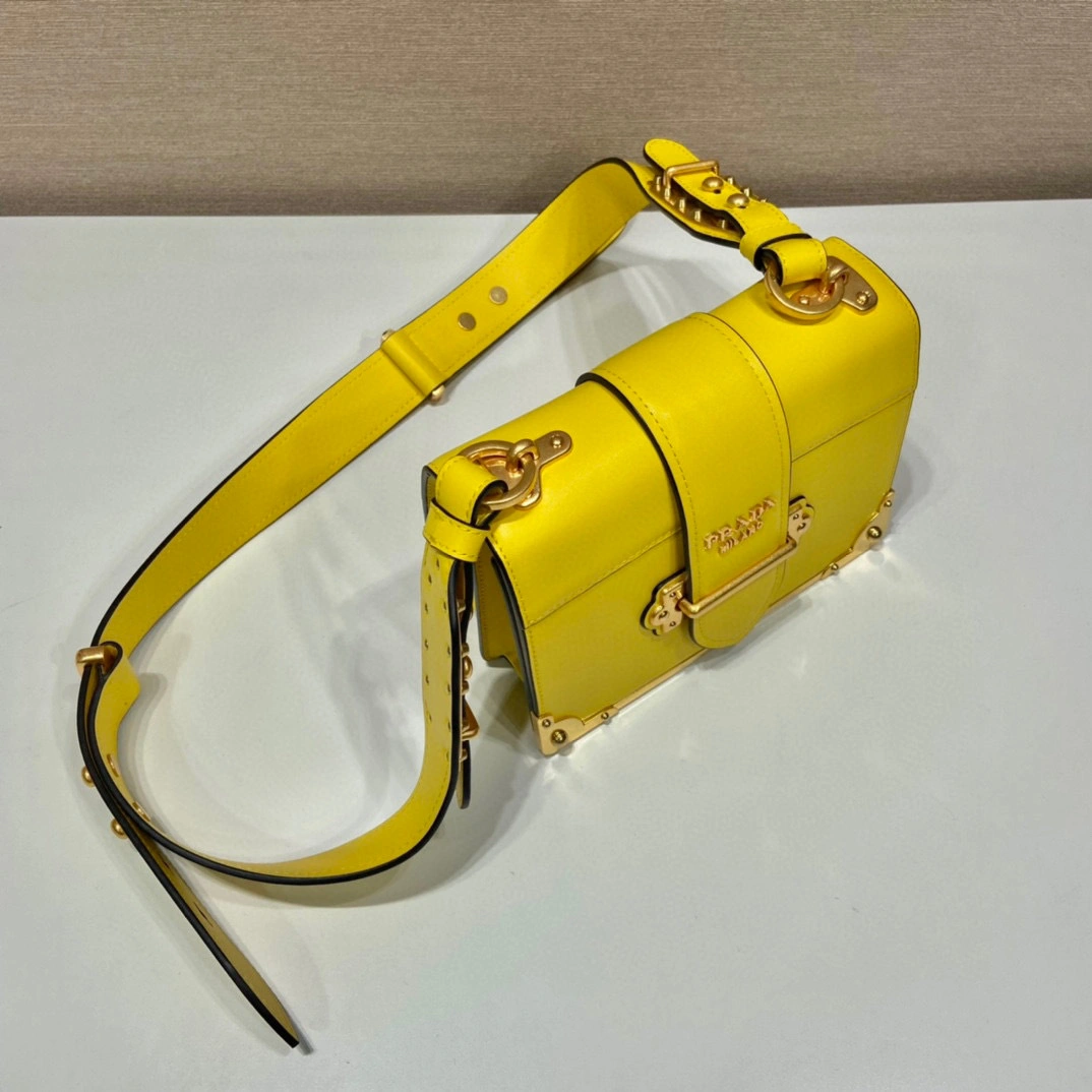 MOMO- 1BD045_2AIX_F0377_V_XCH calfskin sheephide item：B-B202E2406C