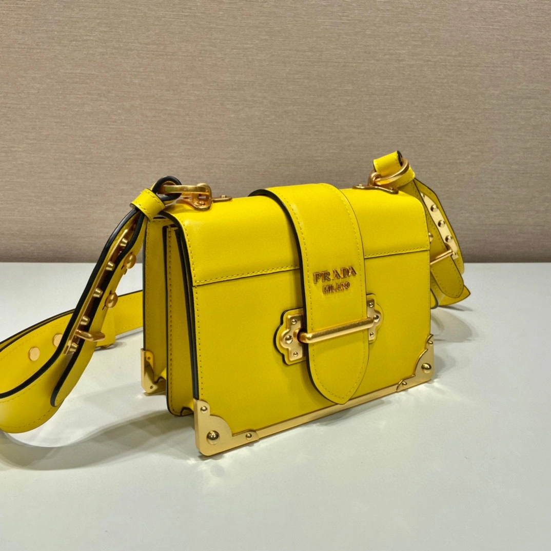 MOMO- 1BD045_2AIX_F0377_V_XCH calfskin sheephide item：B-B202E2406C