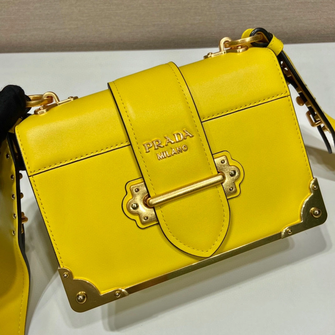 MOMO- 1BD045_2AIX_F0377_V_XCH calfskin sheephide item：B-B202E2406C