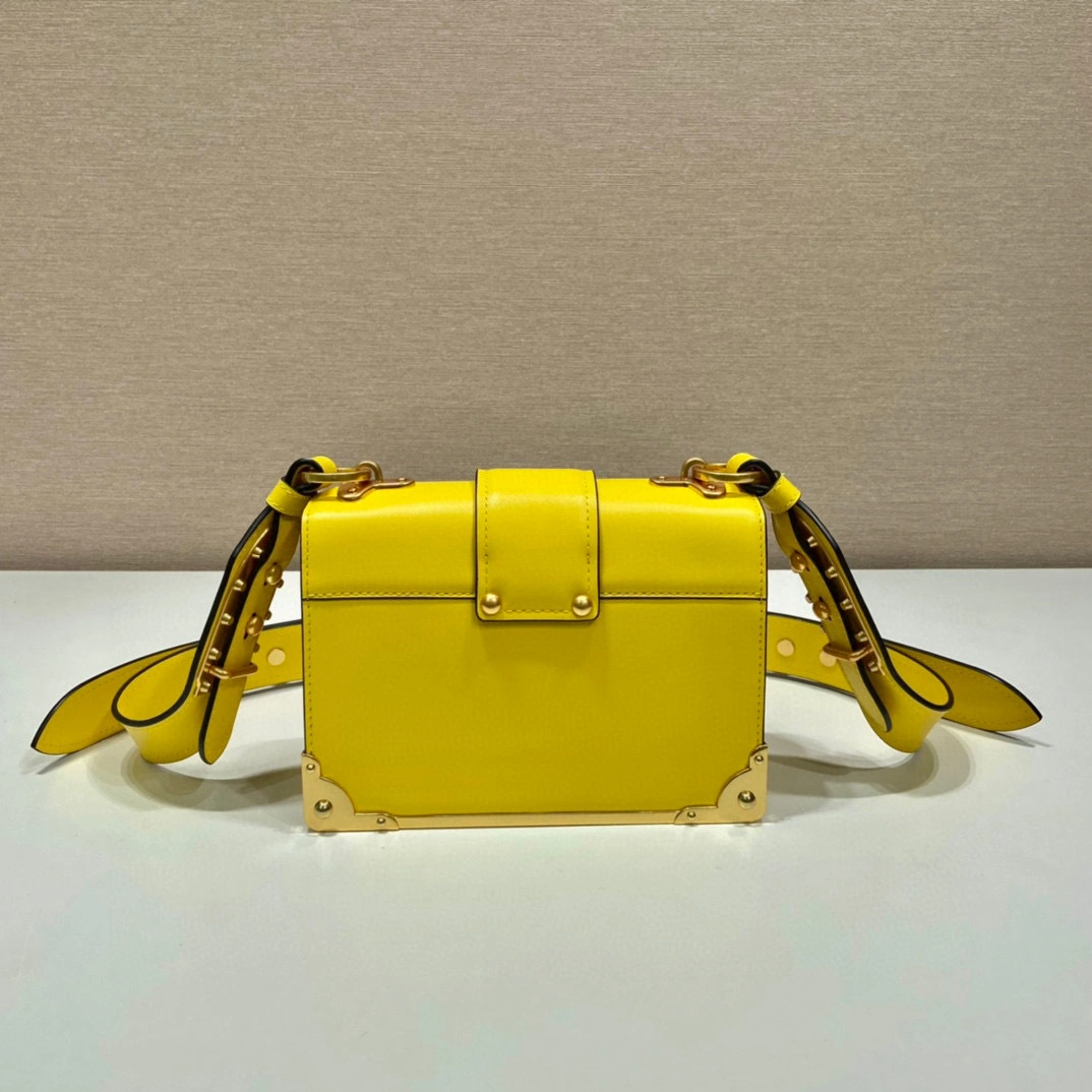 MOMO- 1BD045_2AIX_F0377_V_XCH calfskin sheephide item：B-B202E2406C