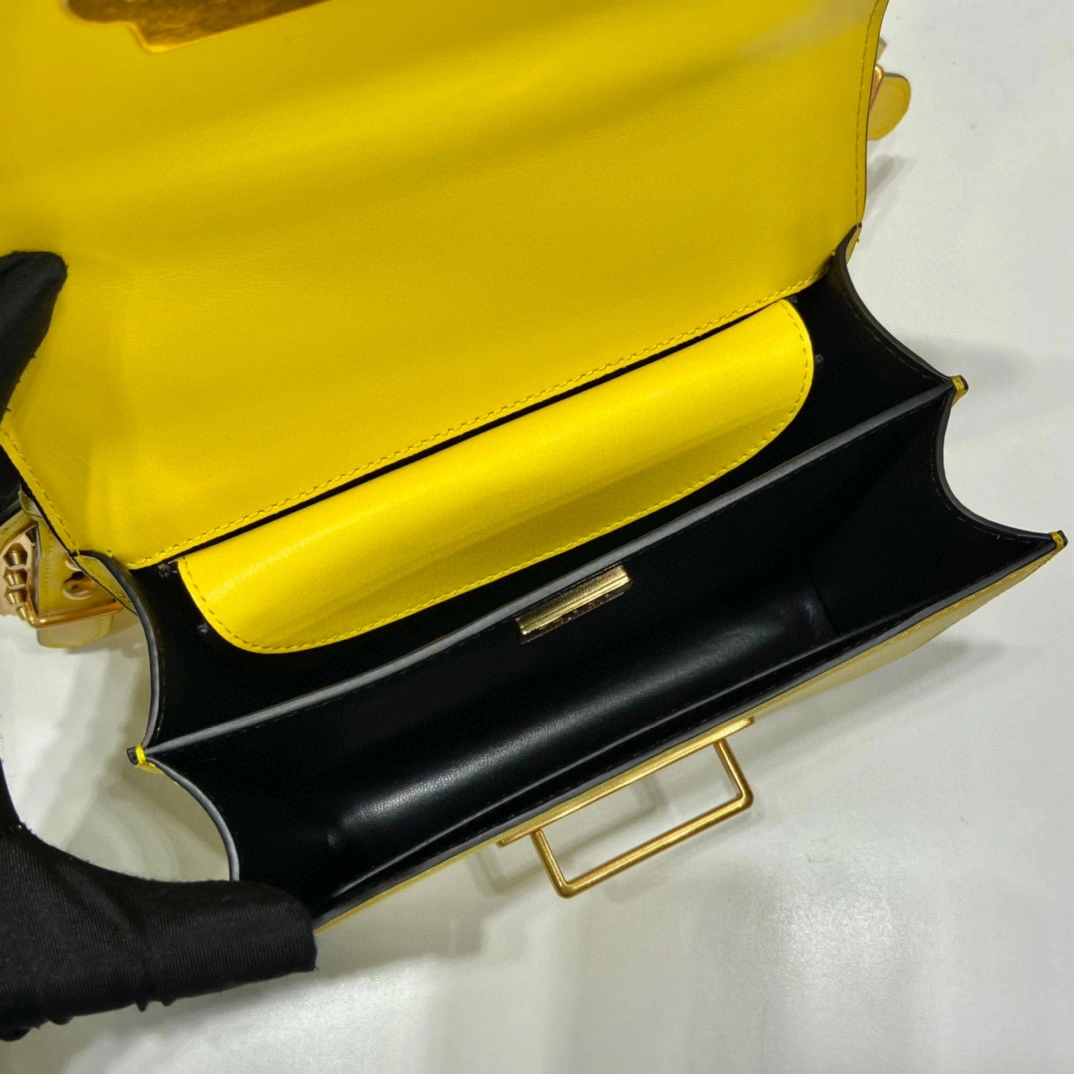 MOMO- 1BD045_2AIX_F0377_V_XCH calfskin sheephide item：B-B202E2406C