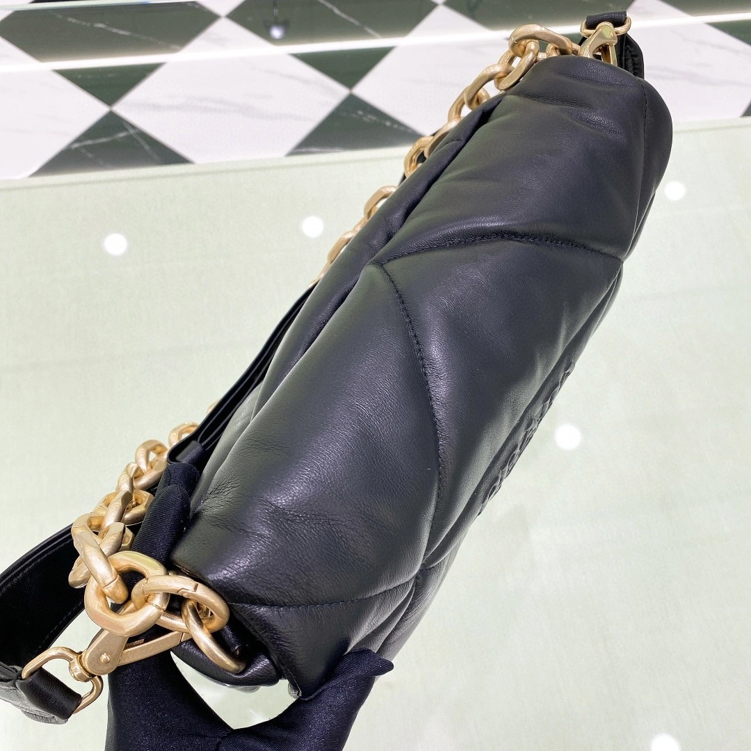 MOMO- 1BD306-2DYI-F0002-V-VAM sheephide item : B-B598E1514W