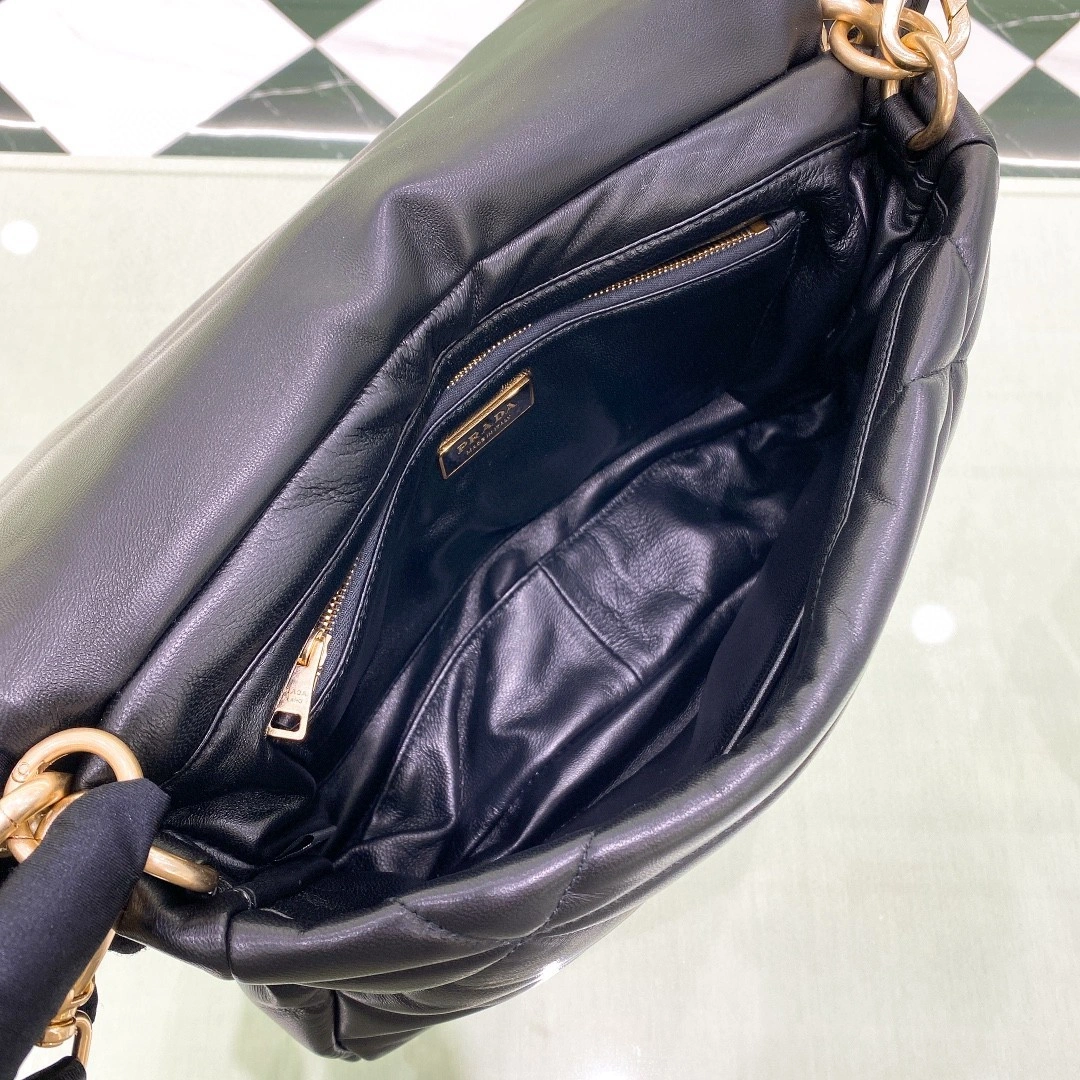 MOMO- 1BD306-2DYI-F0002-V-VAM sheephide item : B-B598E1514W