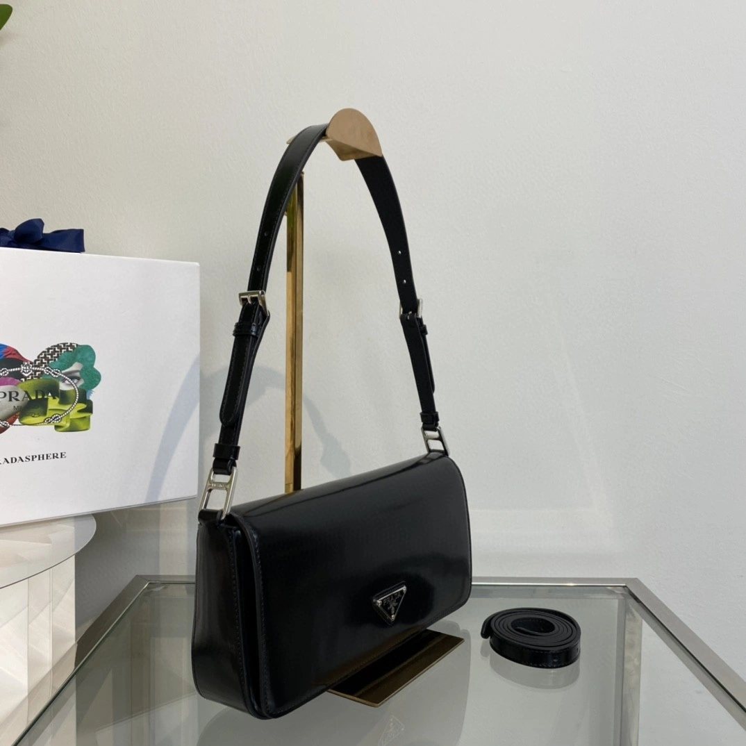 MOMO- 1BD323_VHO_OZO6F_0_002 Calfskin item : B-B063D1118