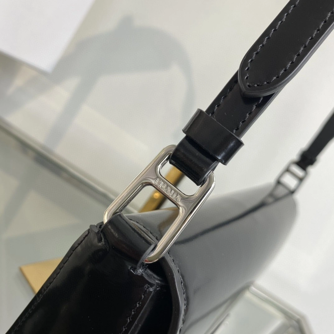MOMO- 1BD323_VHO_OZO6F_0_002 Calfskin item : B-B063D1118