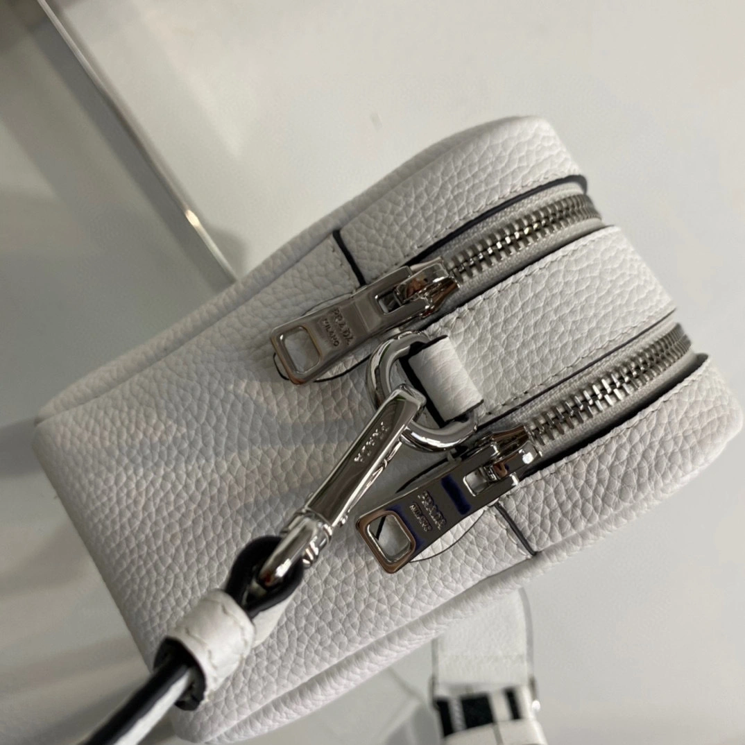 MOMO- 1BH082_V3OM_2DKVF-0_009 cowhide item：B-B063F1713C