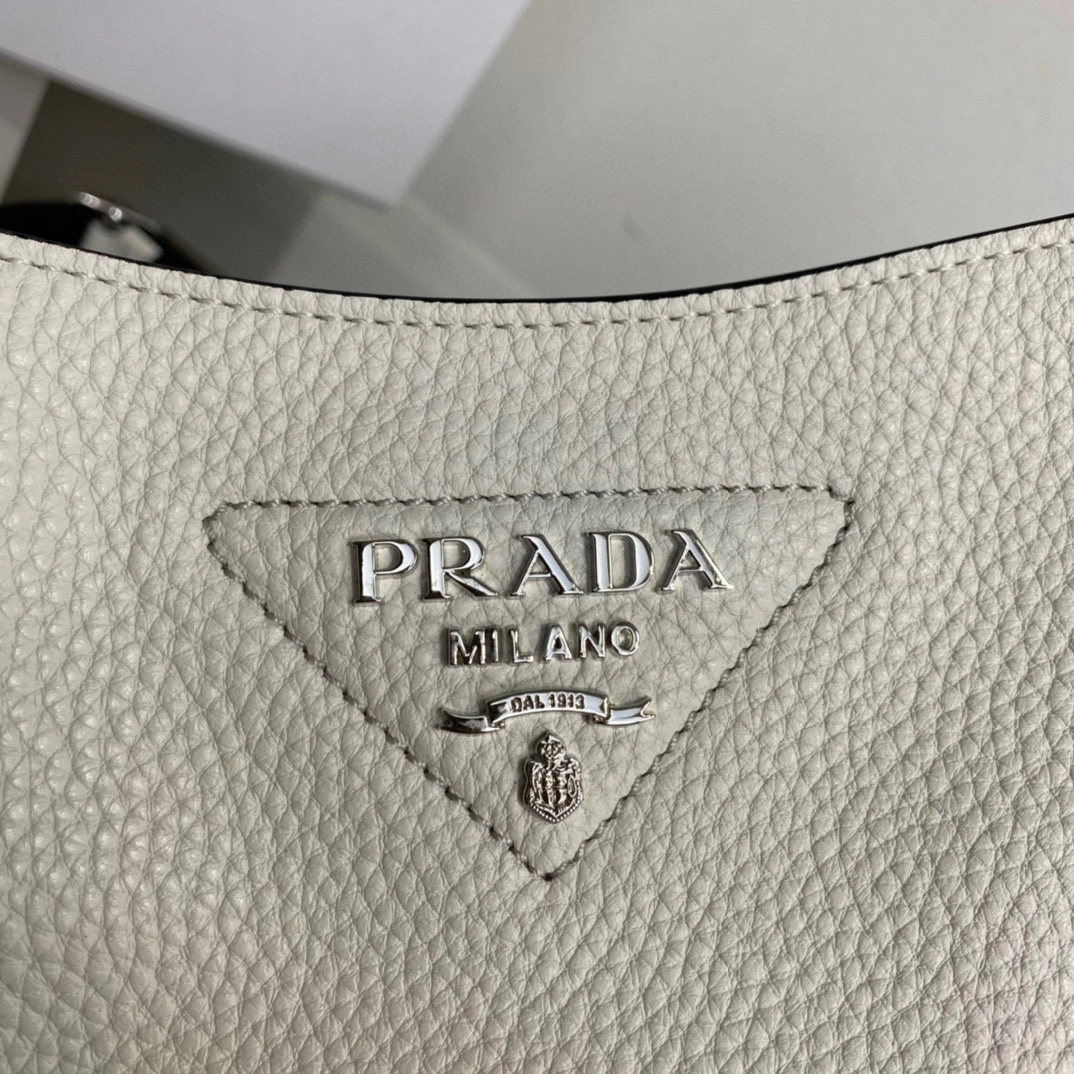 MOMO- 1BH191_2DKV_F0009_V_3OO cowhide item：B-B063E2429C